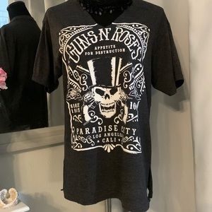 Bravado Guns and Roses SZ M Gray/White Embellished Neck Short Sleeves T-Shirt